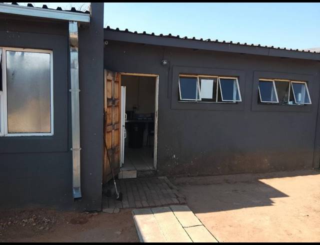 BUSINESS FOR SALE IN KEMPTON PARK WEST